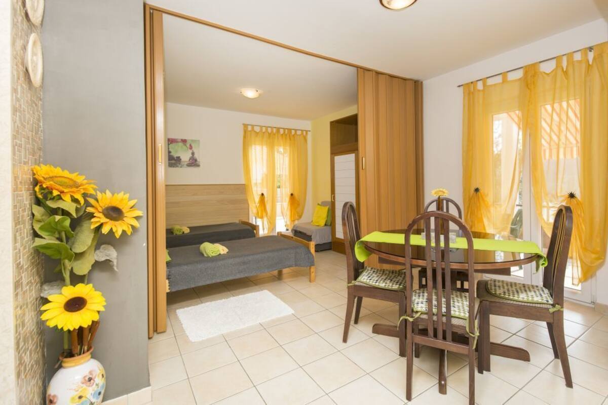 Apartamento, 2 quartos (1280/12245) | Opções para refeição no quarto