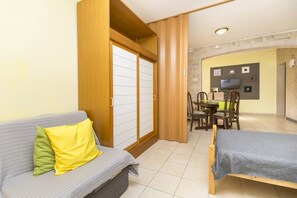 Apartment, 2 Bedrooms (1280/12245) | Living area | Flat-screen TV