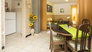 Apartment, 2 Bedrooms (1280/12245) | In-room dining - Apartments Heli 1280 (Labin)