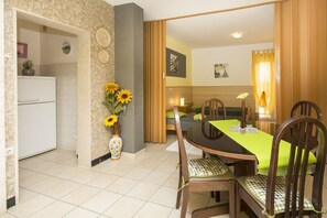 Apartment, 2 Schlafzimmer (1280/12245) | Essbereich im Zimmer