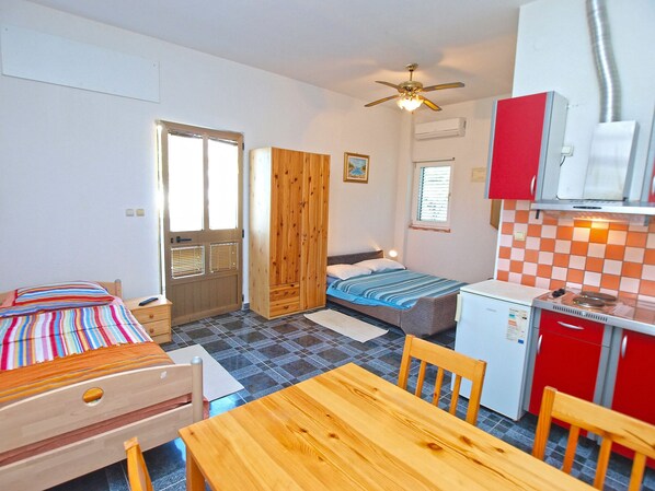 Apartment, 1 Bedroom (1328/12654) | Private kitchenette | Fridge