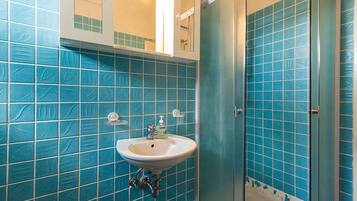Apartment, 2 Bedrooms (1328/12574) | Bathroom sink