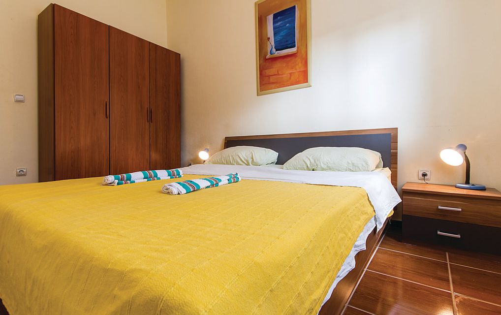 Apartment, 2 Bedrooms (1328/12574) | Iron/ironing board, bed sheets