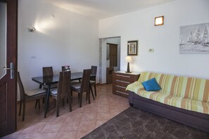 Apartment, 2 Bedrooms (1398/13154) | Living area | TV - Apartments Bubamara 1398 (Medulin)