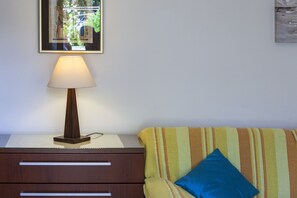 Apartment, 2 Bedrooms (1398/13154) | Living area | TV - Apartments Bubamara 1398 (Medulin)