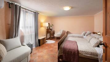 Double Room, 1 Bedroom (881/2056) | Living area