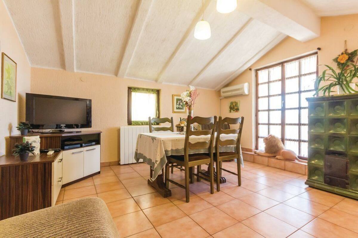 Apartment, 2 Bedrooms (1204/11065) | In-room dining