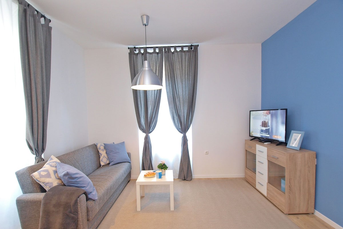 Apartment, 1 Bedroom (1472/13598) | Living room