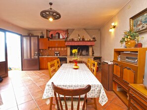 Apartamento, 2 quartos (1048/3908) | Opções para refeição no quarto