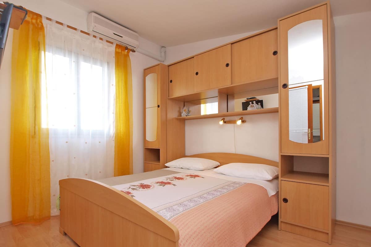 Apartment, 1 Bedroom (1048/3909) | 1 bedroom, iron/ironing board, free cots/infant beds, free WiFi
