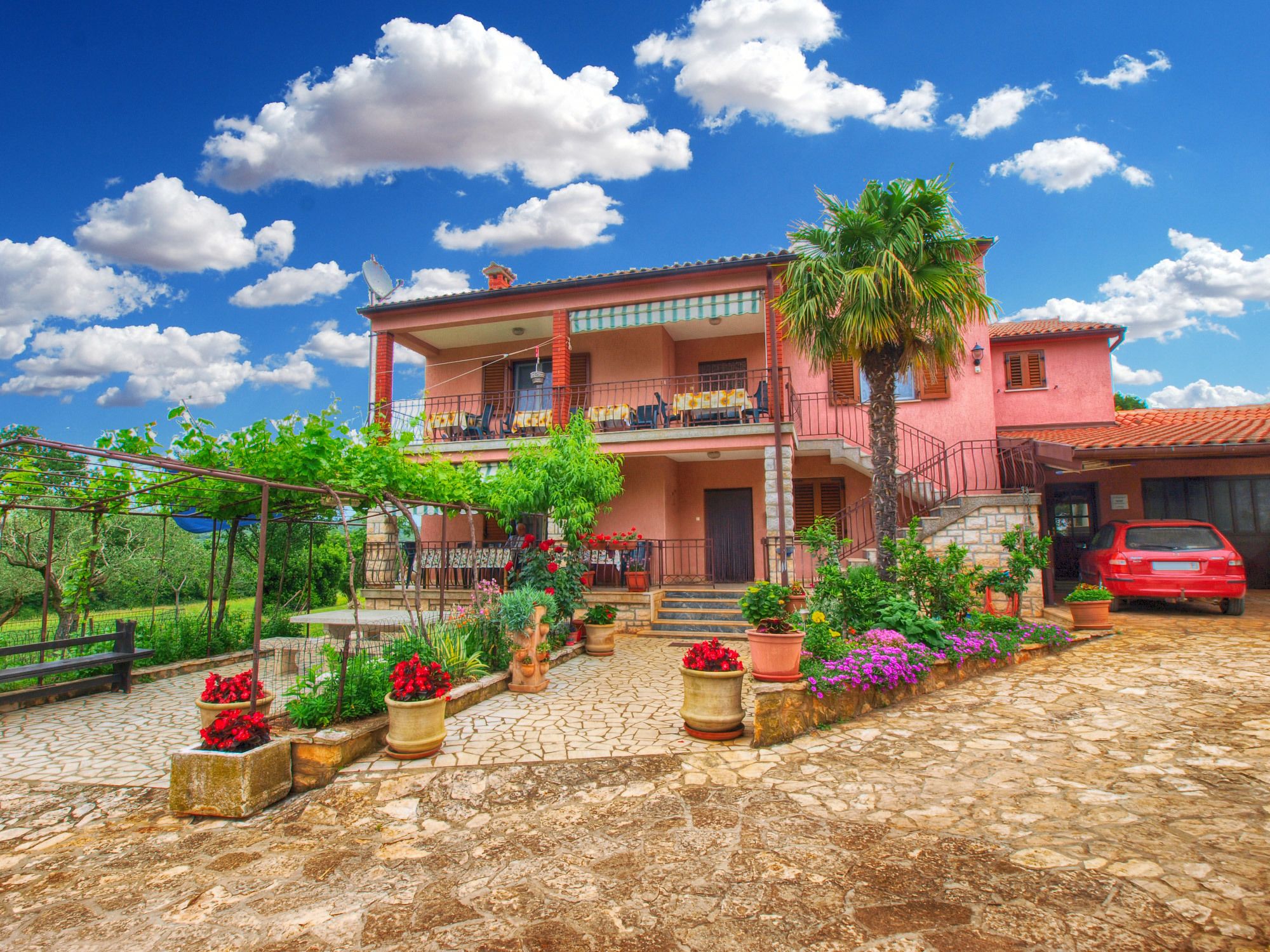 المنشأة من الخارج