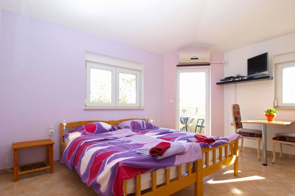 Appartement, 1 chambre (1497/14488) | Ameublement unique, fer et planche à repasser, lit de bébé