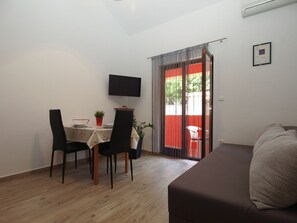 Apartment, 1 Bedroom (898/2091) | Private kitchen