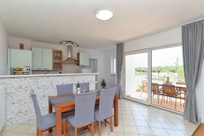 Apartment, 3 Bedrooms (596/11102) | Private kitchen