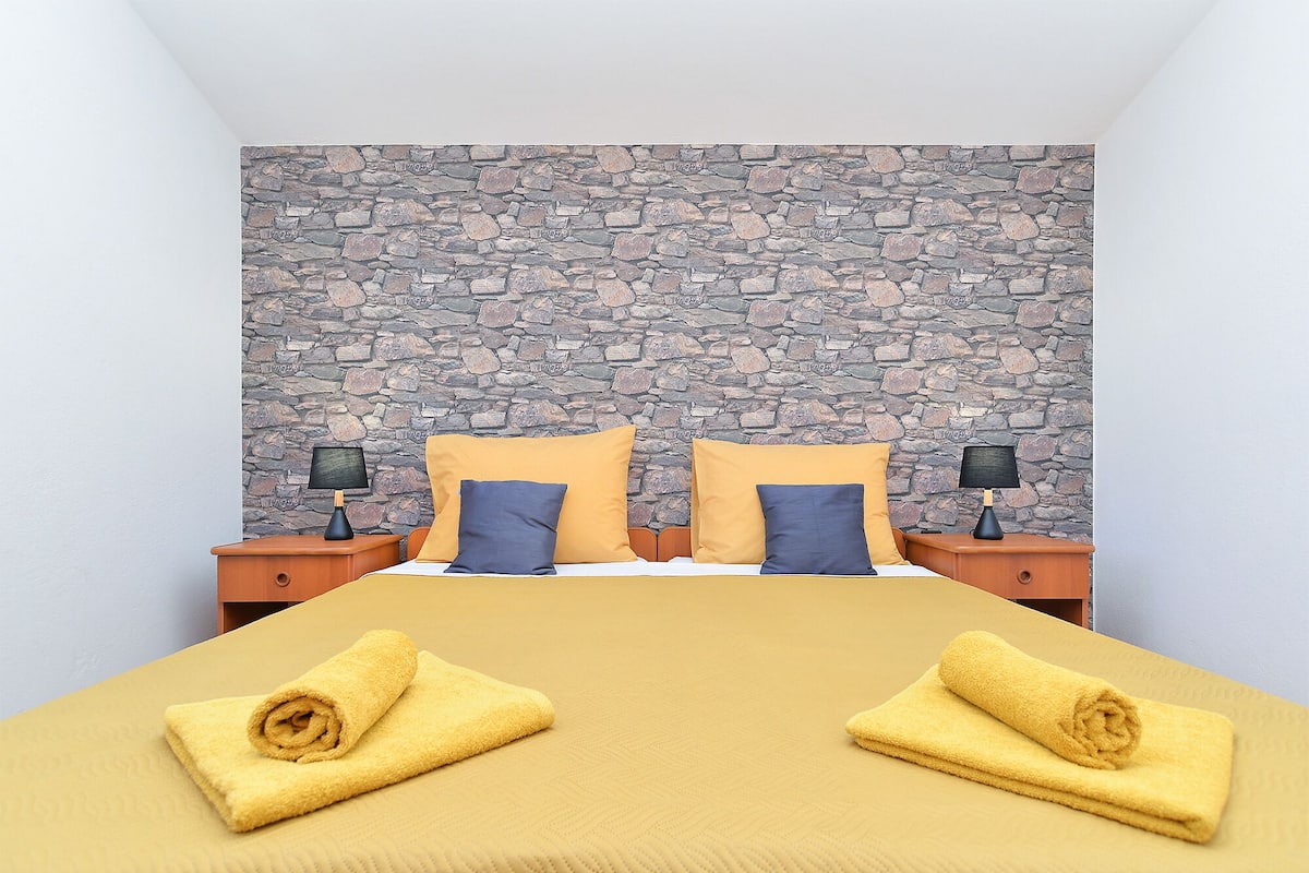 Apartment, 1 Bedroom (596/1440) | Iron/ironing board, cribs (free), WiFi (free), bed sheets