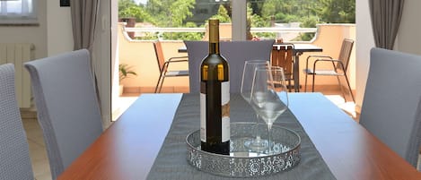 Apartment, 3 Bedrooms (596/11102) | Living area | TV