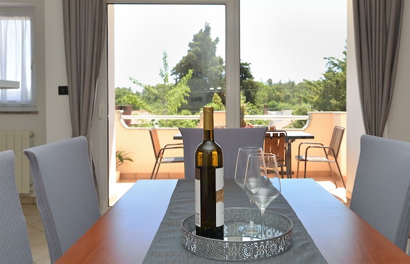 Apartment, 3 Bedrooms (596/11102) | Living area