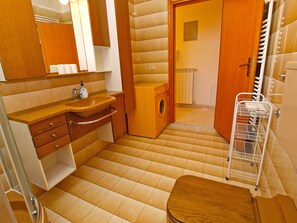 Departamento, 2 habitaciones (954/2433) | Baño | Secadora de cabello y toallas