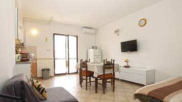 Apartment, 1 Schlafzimmer (1306/12417) | Wohnbereich | Fernseher