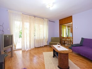 Apartment, 3 Bedrooms (1493/14310) | Living area | TV - Apartments Nadia 1493 (Medulin)