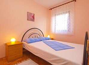 เตารีด/โต๊ะรีดผ้า, Wi-Fi ฟรี, ผ้าปูที่นอน