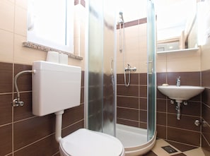 Departamento, 2 habitaciones (1454/13449) | Baño | Regadera, secadora de cabello, toallas