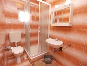 Apartment, 1 Bedroom (1066/5085) | Bathroom
