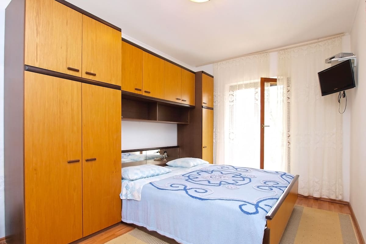 1 bedroom, iron/ironing board, free WiFi, bed sheets