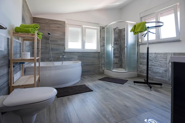 Apartment, 2 Schlafzimmer (992/10641) | Badezimmer | Haartrockner, Handtücher