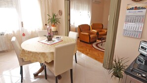 Apartment, 2 Bedrooms (1056/4401) | In-room dining - Apartments Ivanka 1056 (Pula)