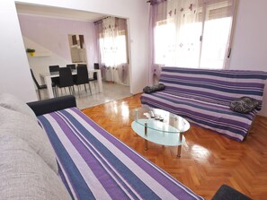 Apartment, 3 Bedrooms (1056/4400) | Living room - Apartments Ivanka 1056 (Pula)