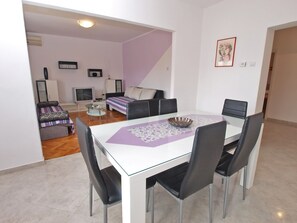 Apartment, 3 Bedrooms (1056/4400) | In-room dining - Apartments Ivanka 1056 (Pula)