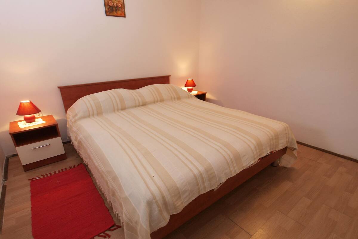 Apartment, 2 Bedrooms (1056/4396)
