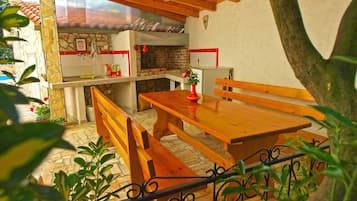 Tempat makan outdoor