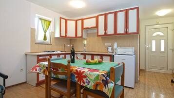 Apartment, 1 Bedroom (1227/11310) | Private kitchen | Fridge, stovetop, coffee/tea maker, electric kettle