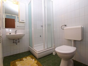 Departamento, 2 habitaciones (1421/13291) | Baño | Regadera y toallas 