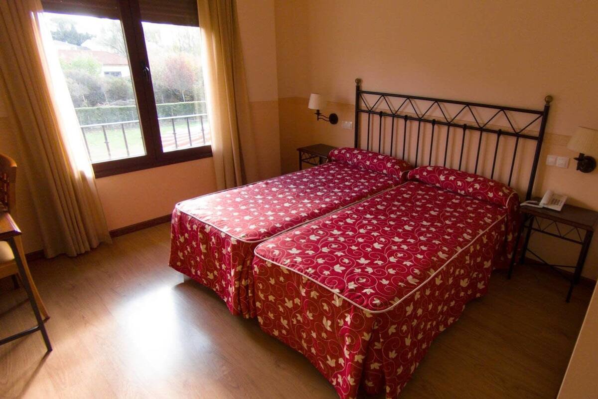 Doppelzimmer | Schreibtisch, Verdunkelungsvorhänge, Bügeleisen/Bügelbrett