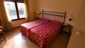 Double Room | Desk, blackout curtains, iron/ironing board, free WiFi