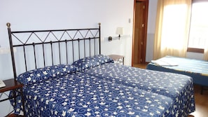 Double Room | Desk, blackout curtains, iron/ironing board, free WiFi