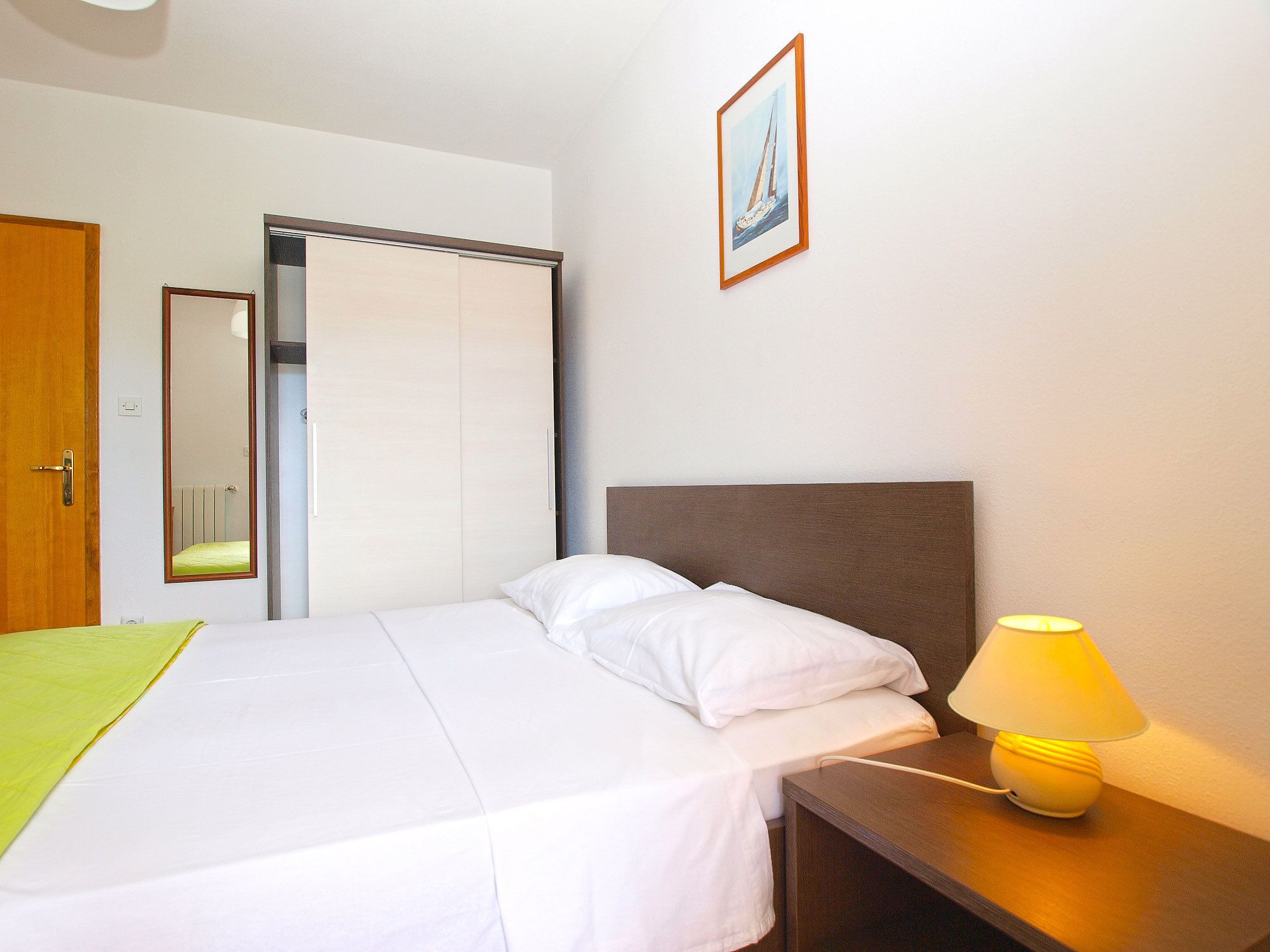 1 غرفة نوم ومكواة/لوح كي وواي فاي مجانًا وملاءات أسرّة