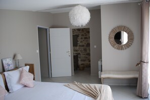 Quarto conforto, terraço, no jardim | 1 quarto, roupas de cama premium, escrivaninha, berços (sobretaxa)