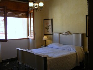 Premium bedding, in-room safe, desk, rollaway beds