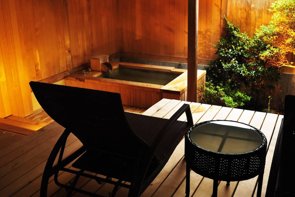 Traditionele kamer (Japanese-style,OutdoorBath,C-in 3-6pm) | Badkamer | Een aparte badkuip en douche, een diep bad, gratis toiletartikelen