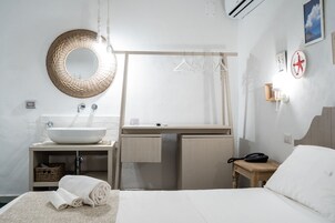 Minibar, in-room safe, desk, cribs/infant beds