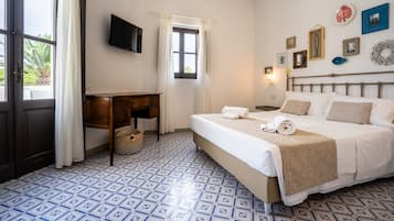 ミニバー、セーフティボックス (室内)、デスク、ベビーベッド