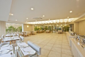 Free daily buffet breakfast  - Scenaria Hotel (Ahmedabad)