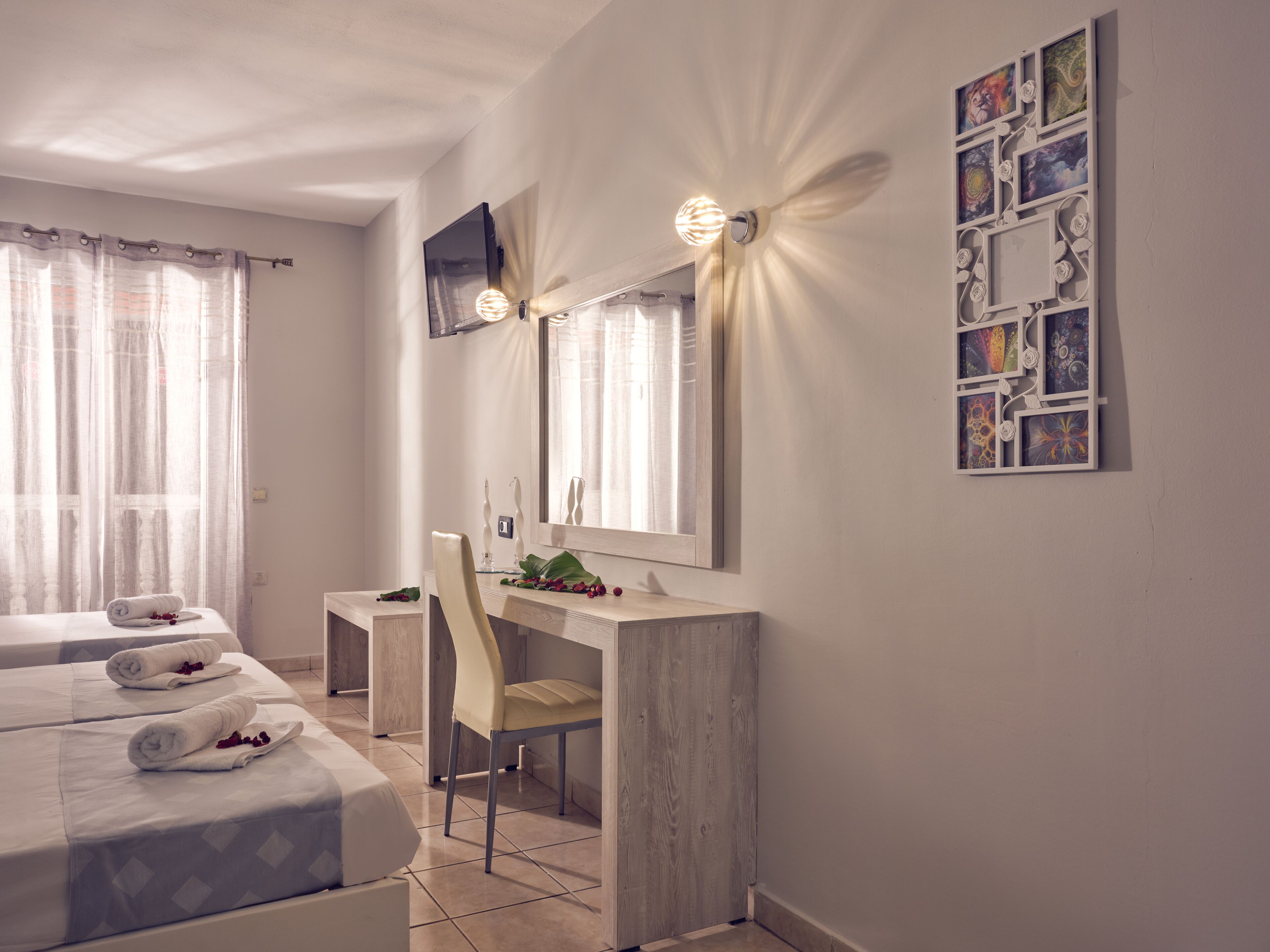 Photo - Savvas-Deval Hotel