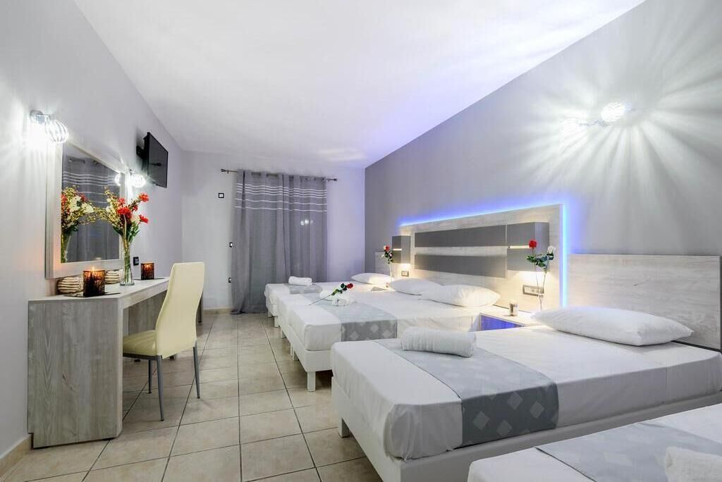 Photo - Savvas-Deval Hotel