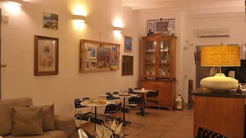 Colazione a buffet a pagamento, servita tutte le mattine