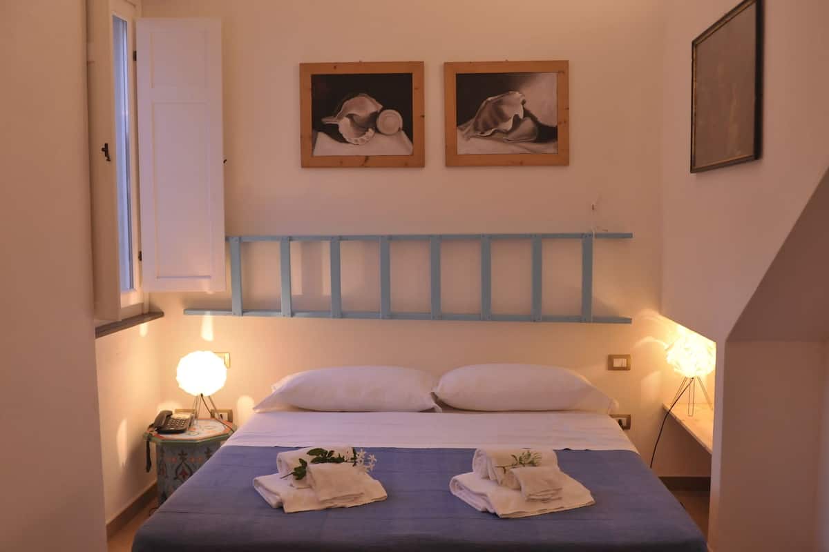 classic double room | premium bedding, minibar, in-room safe, desk